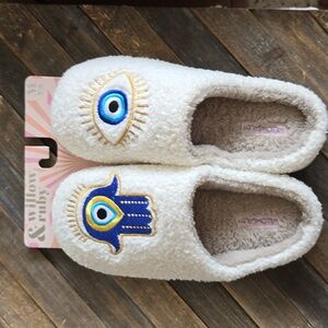 & WILLOW RUBY SLIPPER